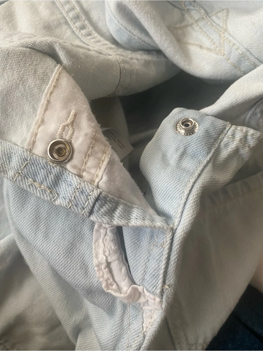 OshKosh B'gosh Light Blue Denim Shortalls with Ruffle Pockets Size 5 Toddler